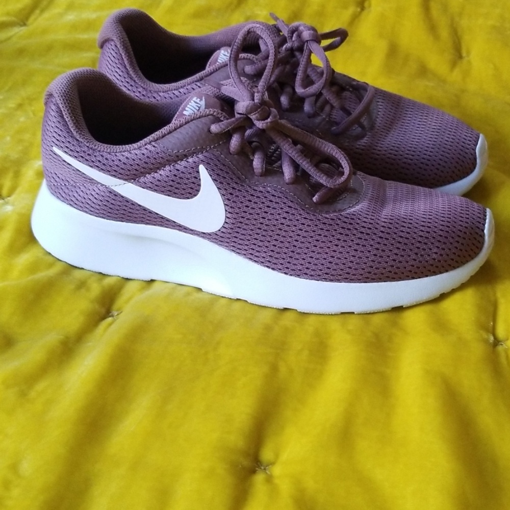 Nike Tanjun